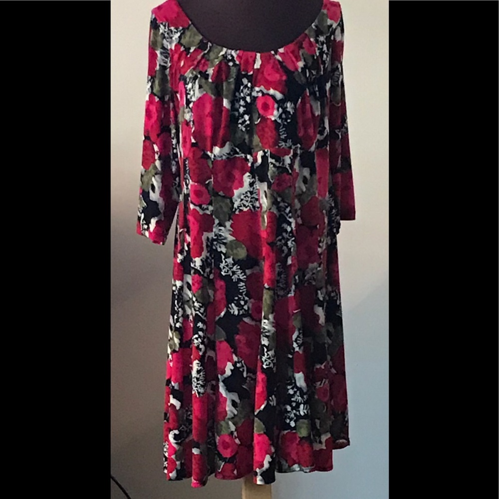 Floral dress with scoop neck.